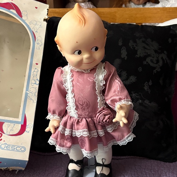 Cameo’skewpie Porcelain Dollby Jesco. In original box.